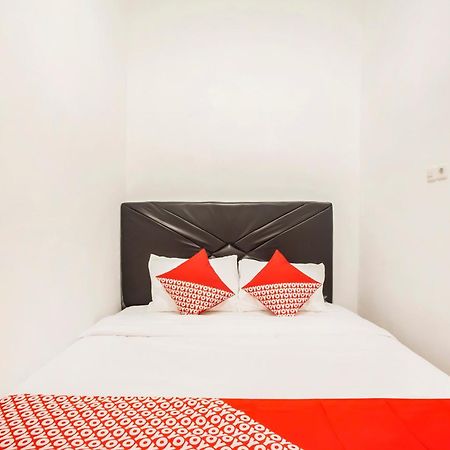 Oyo 2720 Sutomo Inn Medan Extérieur photo