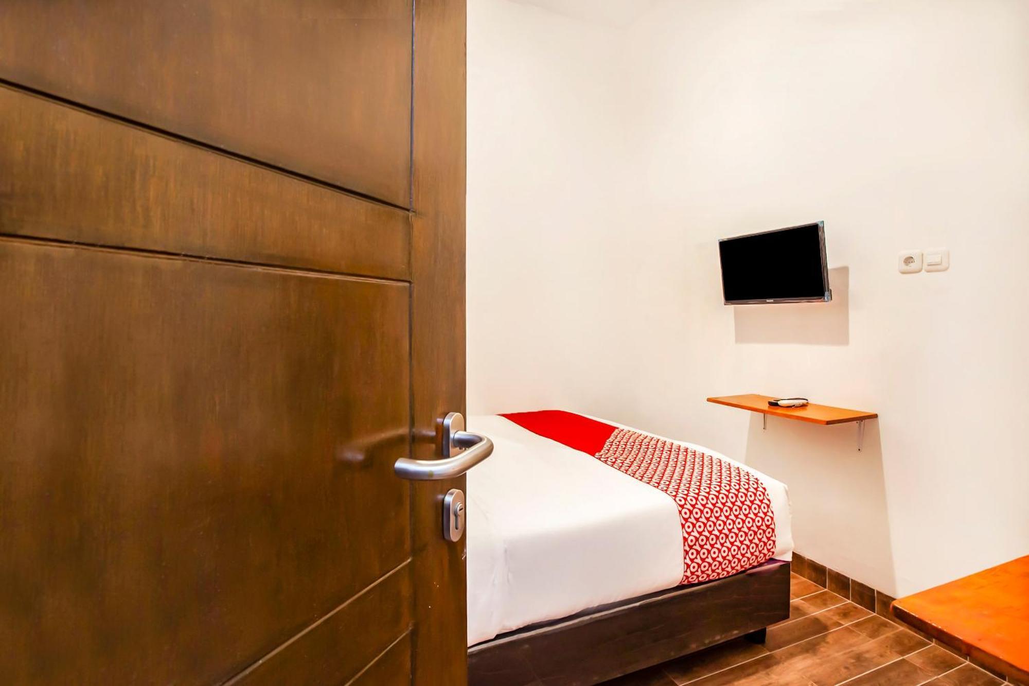 Oyo 2720 Sutomo Inn Medan Extérieur photo